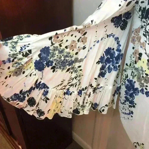 Fever Women’s Medium White Floral Blouse  with bell Fan Sleeves Ruffled L/S - Picture 7 of 9